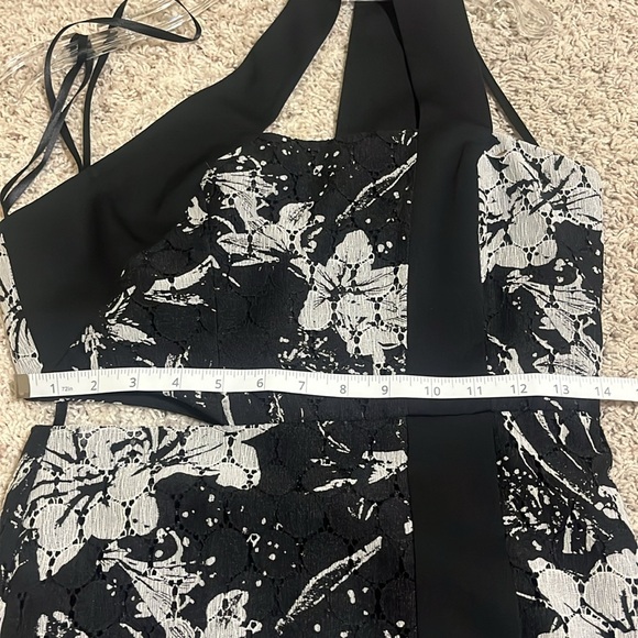 EUC BCBGMaxAzria One Shoulder Floral Lace Gown - Picture 11 of 12